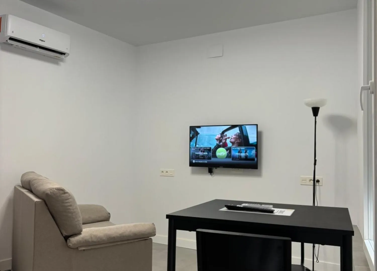 Apartamento 4 A 10 Min Caminando De La Estacion De Bus Y Tren Maria Zambrano Málaga Lägenhet