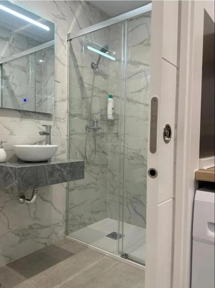 Apartamento 4 A 10 Min Caminando De La Estacion De Bus Y Tren Maria Zambrano 말라가 아파트